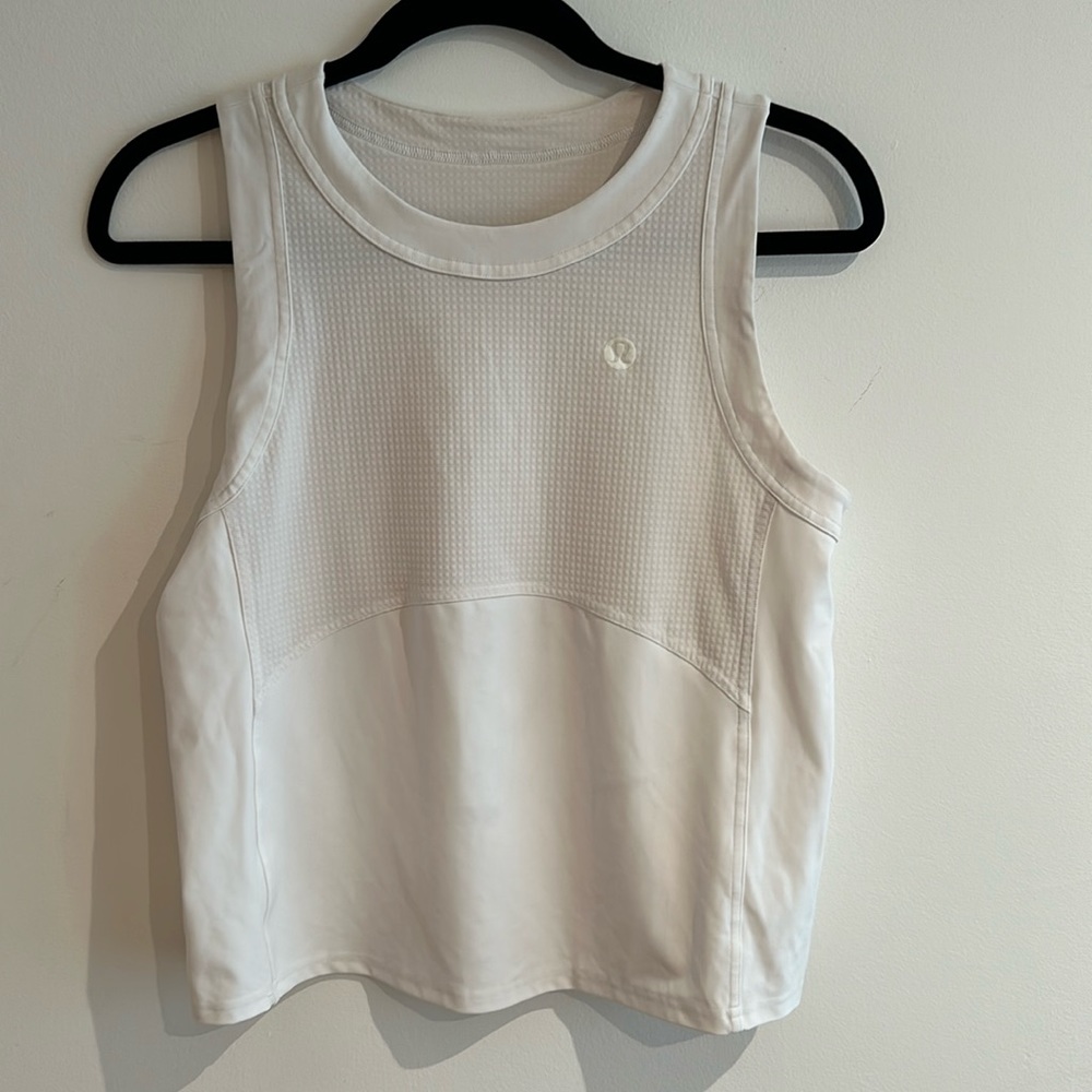 Lululmon Grid-Texture Tennis Tank Top. Size 8